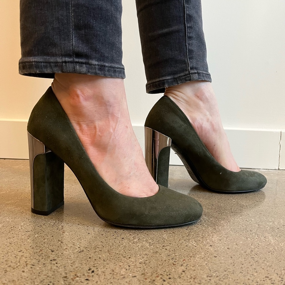 Minelli Size 7.5 Green Suede Block Heels